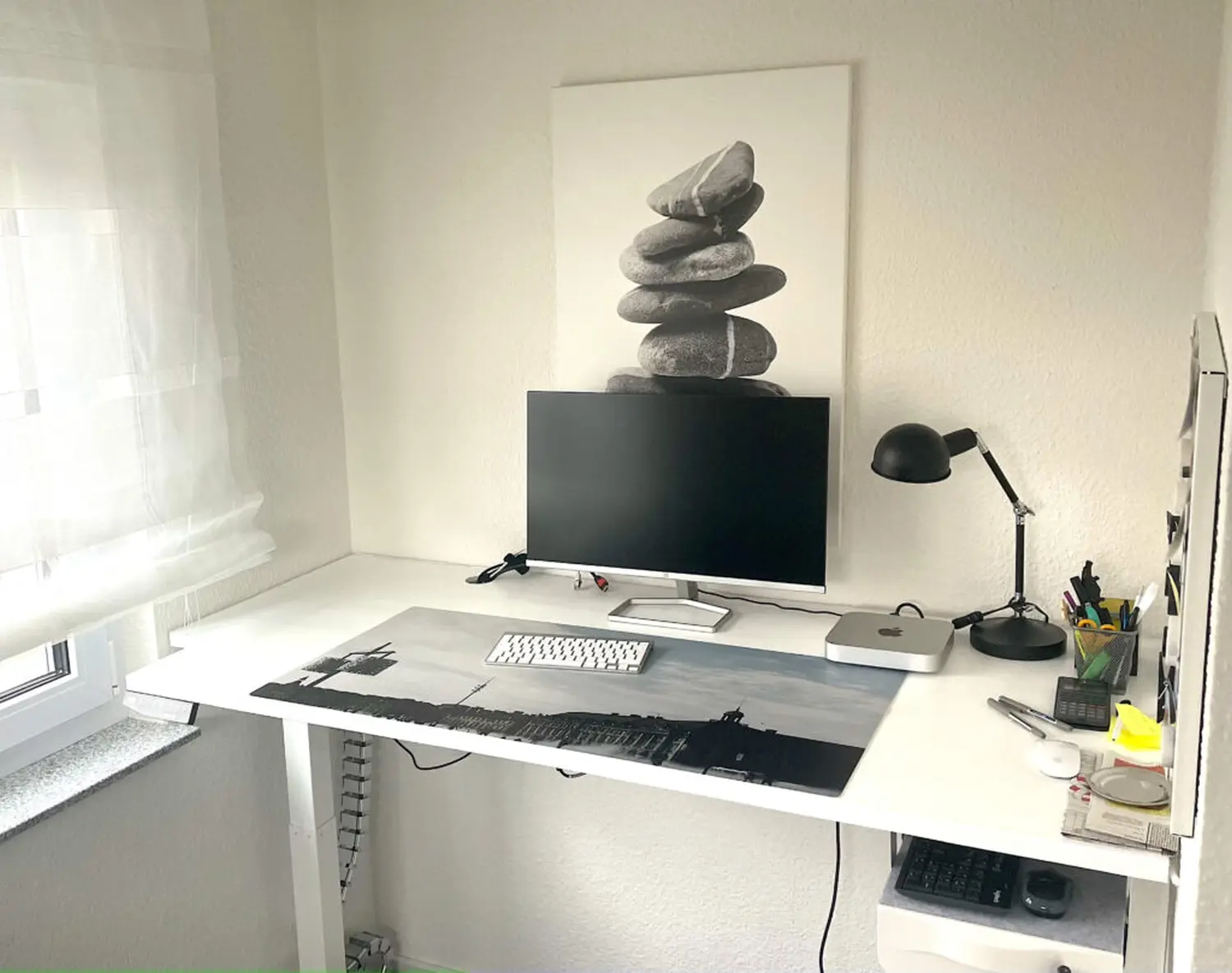 Schreibtischunterlagen, Schreibtischunterlage mit Stadtansichten auf dem Computertisch